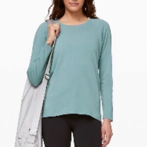 Lululemon Women's Emerald Long Sleeve Top, size 6, color is aquatic green